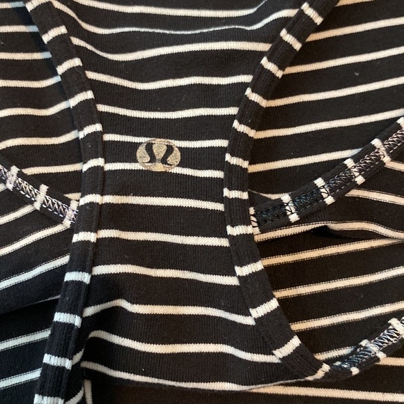 Lululemon racer back tank black and white - Picture 3 of 5